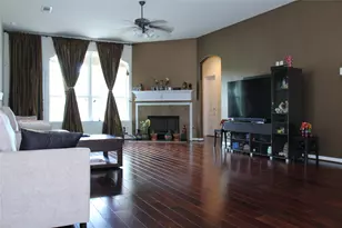 326 Trillium Dr, Sugar Land, TX 77479 - Photo 6