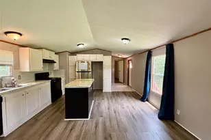 102 Western Way, Angleton, TX 77515 - Photo 2