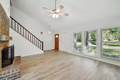 19 Still Glen Court, The Woodlands, TX 77381 - Photo 6
