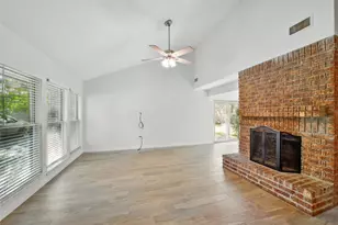 19 Still Glen Ct, The Woodlands, TX 77381 - Photo 4