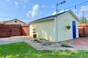 4817 Alamo Dr, Galveston, TX 77551 - Photo 28