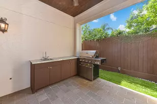 2048 W Main St, Houston, TX 77098 - Photo 44