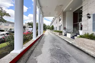 2601 Bellefontaine St, Houston, TX 77025 - Photo 4