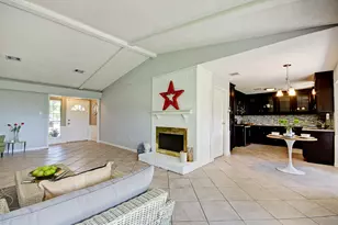 609 Mary Ann Dr, Friendswood, TX 77546 - Photo 4