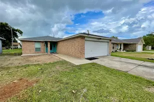 1511 North Ave N, Freeport, TX 77541 - Photo 4