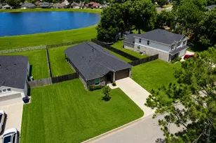 307 Twin Lakes Blvd W, West Columbia, TX 77486 - Photo 2