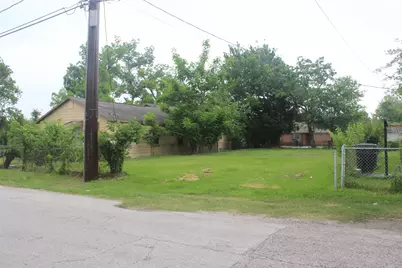 4914 Falls Street, Houston, TX 77026 - Photo 2