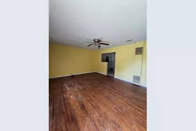 2611 1st St, Bay City, TX 77414 - Photo 4