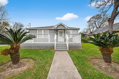 521 Alford Street, Baytown, TX 77520 - Photo 2