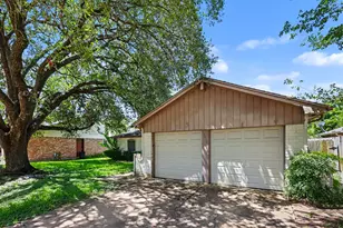 16210 Forest Bend Ave, Friendswood, TX 77546 - Photo 2