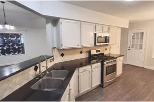 11066 Landsbury Ct, Houston, TX 77099 - Photo 8