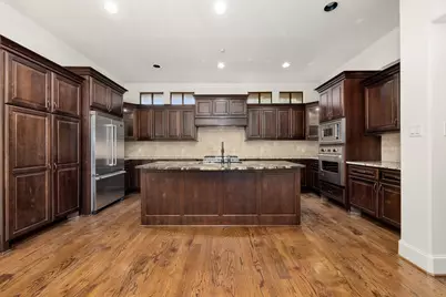 2409 Commonwealth Street, Houston, TX 77006 - Photo 12
