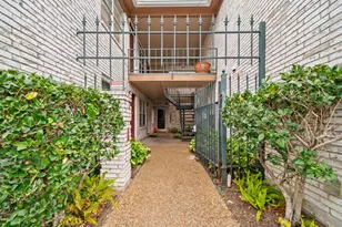 421 Emerson St, Houston, TX 77006 - Photo 1