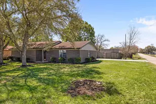 1706 Avenue A, Danbury, TX 77534 - Photo 4
