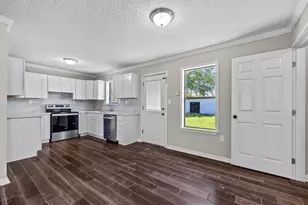 1706 Avenue A, Danbury, TX 77534 - Photo 10