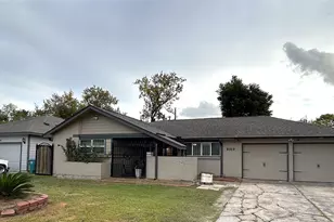 5919 Heatherbrook Dr, Houston, TX 77085 - Photo 1