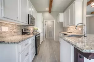 319 Brook Hollow Dr, Huntsville, TX 77340 - Photo 24