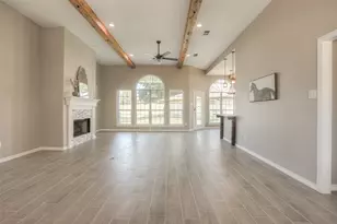 319 Brook Hollow Dr, Huntsville, TX 77340 - Photo 6