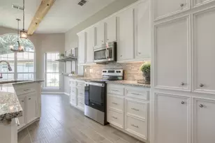 319 Brook Hollow Dr, Huntsville, TX 77340 - Photo 4