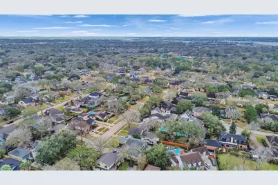 1707 W Hedgecroft Drive, El Lago, TX 77586 - Photo 10