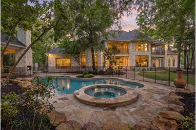 31 Hollymead Drive, The Woodlands, TX 77381 - Photo 2