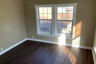 301 Travis St, Baytown, TX 77520 - Photo 32