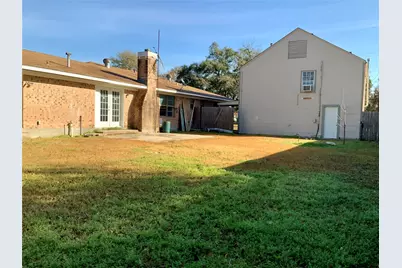 301 Travis Street, Baytown, TX 77520 - Photo 10
