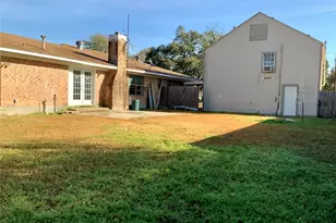 301 Travis St, Baytown, TX 77520 - Photo 10