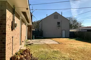 301 Travis St, Baytown, TX 77520 - Photo 6