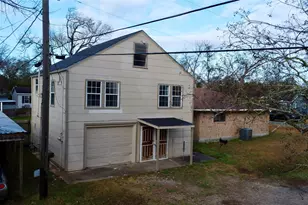 301 Travis St, Baytown, TX 77520 - Photo 8