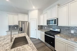 519 Newcomb Holw Dr, Conroe, TX 77304 - Photo 6
