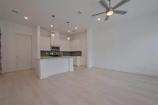 1611 Regents Ct, Houston, TX 77055 - Photo 10