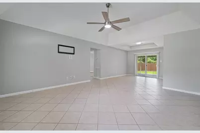 460 W Houston Street, Highlands, TX 77562 - Photo 4