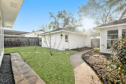602 W Castle Harbour Drive, Friendswood, TX 77546 - Photo 22