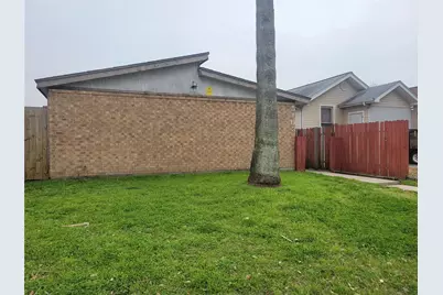 5103 Avenue Q 1/2 #2, Galveston, TX 77551 - Photo 10