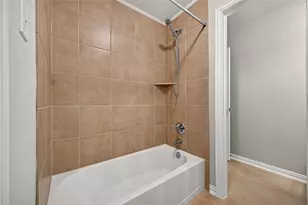 104 Long Meadow Ct, Clute, TX 77531 - Photo 34