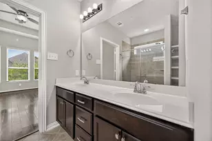 104 Long Meadow Ct, Clute, TX 77531 - Photo 16