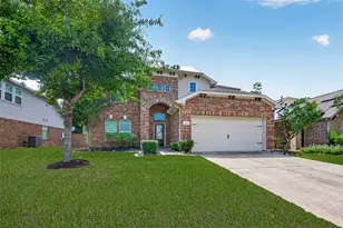 104 Long Meadow Ct, Clute, TX 77531 - Photo 2