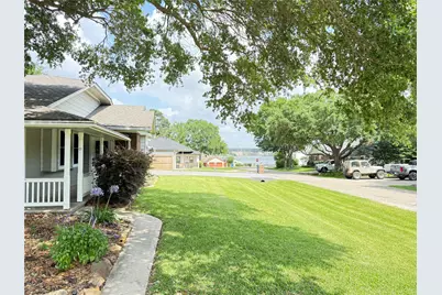 9818 Twin Shores Drive, Willis, TX 77318 - Photo 6