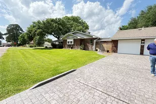 9818 Twin Shores Dr, Willis, TX 77318 - Photo 38