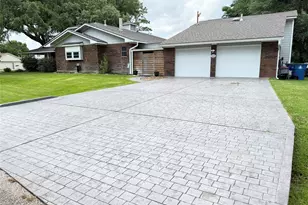 9818 Twin Shores Dr, Willis, TX 77318 - Photo 4