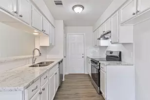117 Dallas St, Angleton, TX 77515 - Photo 14