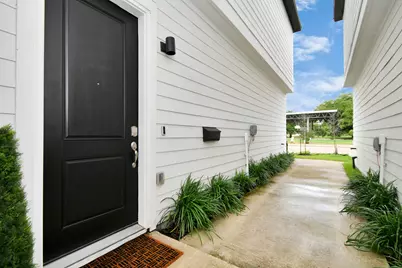 3243 Real Street #B, Houston, TX 77087 - Photo 2