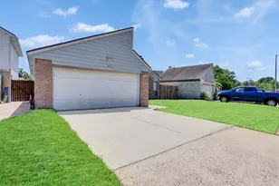 4411 Yupon Ridge Dr, Houston, TX 77072 - Photo 2