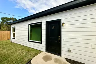 11555 Persimmon St, Willis, TX 77318 - Photo 2