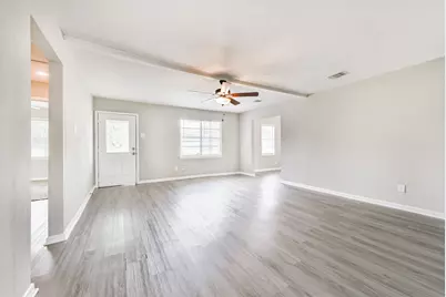 821 Robertson Street, Clute, TX 77531 - Photo 4