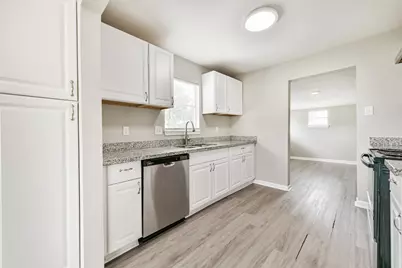 821 Robertson Street, Clute, TX 77531 - Photo 6