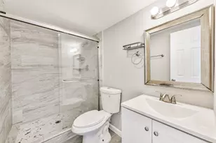 821 Robertson St, Clute, TX 77531 - Photo 8