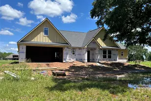 268 Horse Shoe Trail, Angleton, TX 77515 - Photo 2