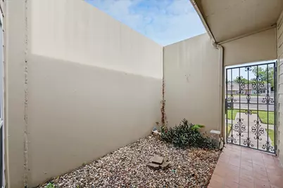 800 N San Jacinto #201, Conroe, TX 77301 - Photo 4